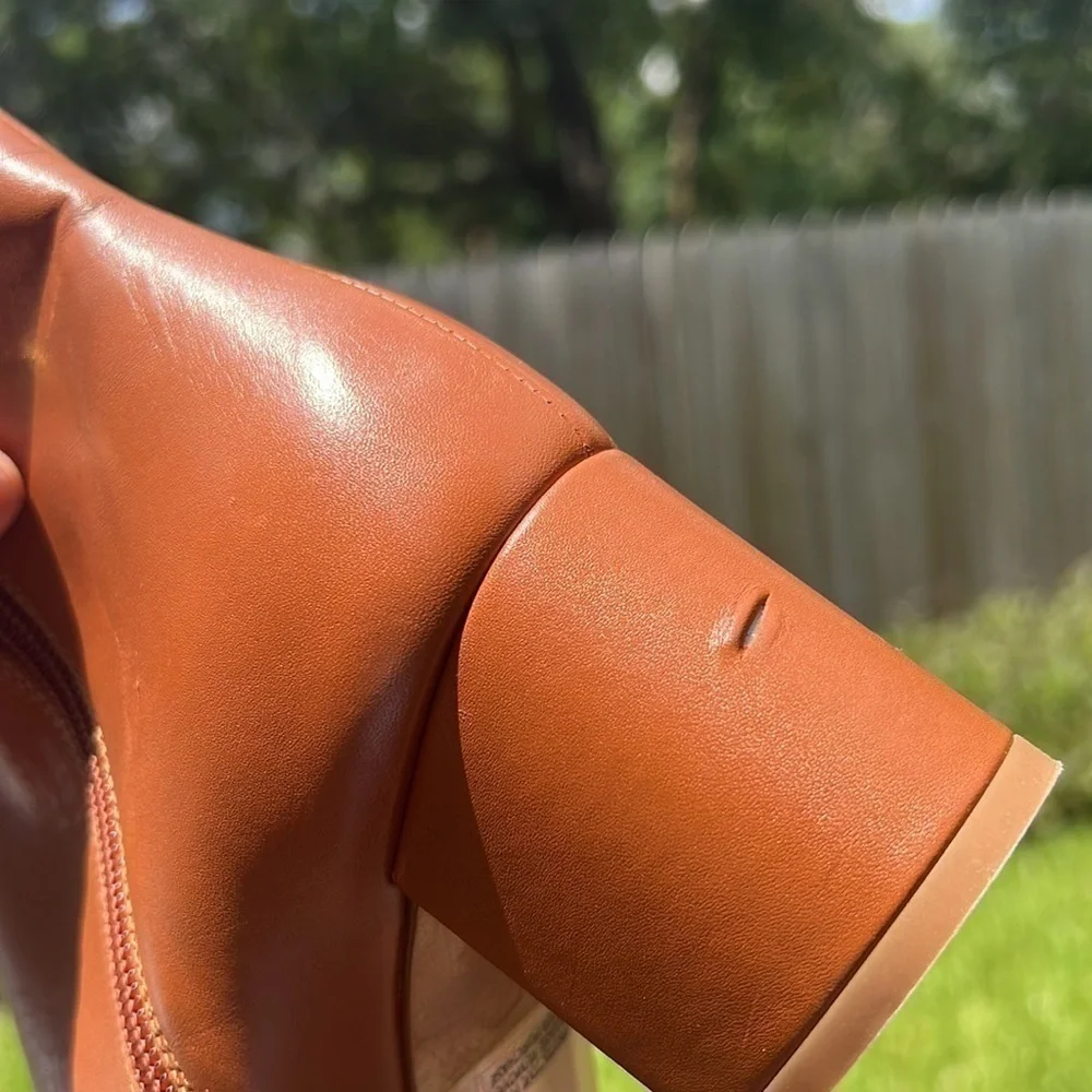 New. L’Agence Jeanne II Pointed Toe Bootie in Luggage Brown SZ 38.5